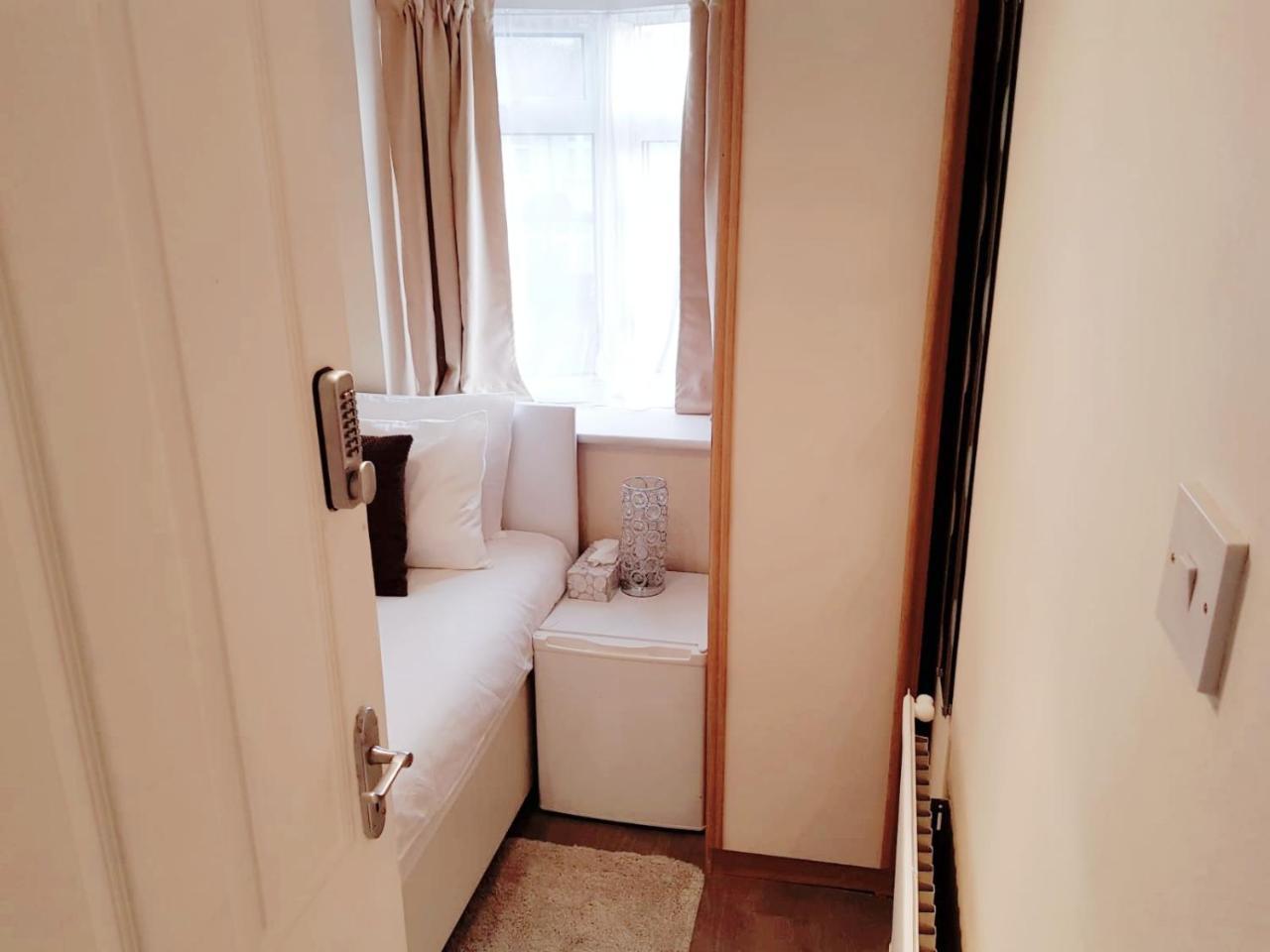 โคกี้ เฮาส์ Bed & Breakfast ลอนดอน ภายนอก รูปภาพ
